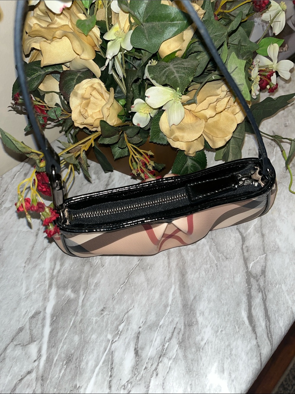 Burberry Beige Plaid Shoulder Bag with Black Trim - Picture 10 of 17